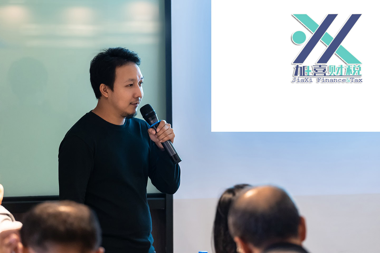 حساب استهلاك الأصول الثابتة: تطبيق طريقة القسط الثابت وطريقة التسريع